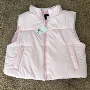 Large women light pink cropped puffer vest from Forever 21